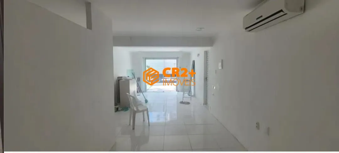 Imagem Vendo casa 05 quartos, 03 suites, 3 vagas de garagem, 490m2 em Candeias.