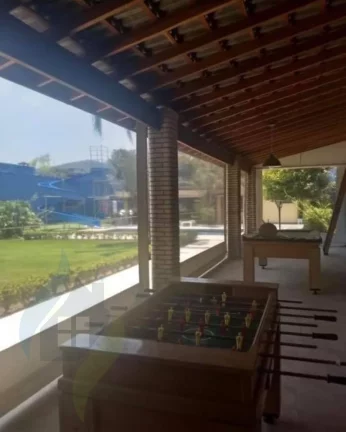 Imagem Casa de 7 dormitórios, 4 suíte, 6 banheiros e 2 vagas, com 327,695m² construída e 1.047,75m² total em Centervalle, Bertioga