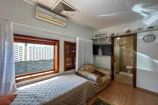 Imagem Casa para venda no bairro Três Figueiras em Porto Alegre
