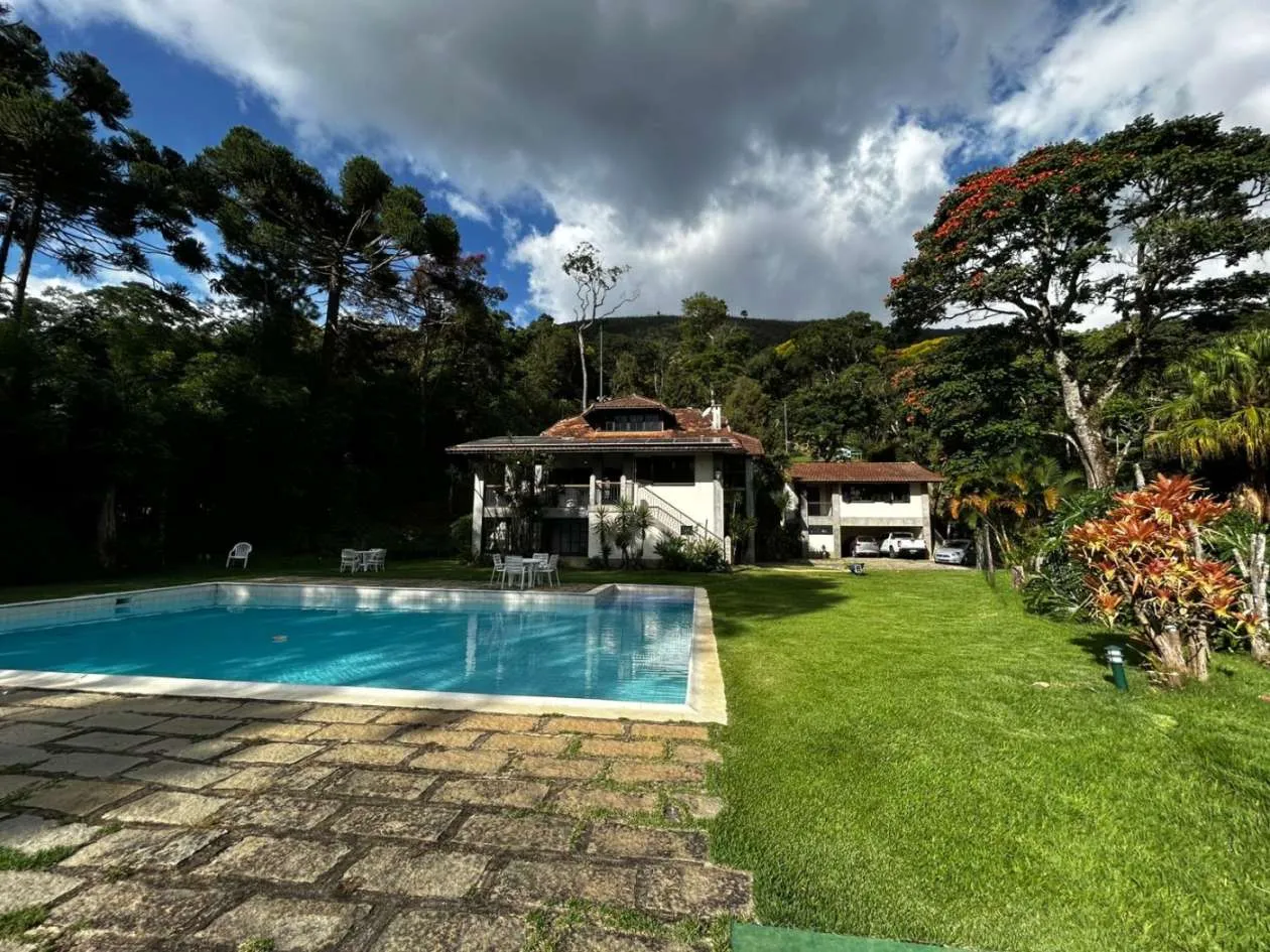 Foto do imóvel Casa em Condomínio para Venda em Petrópolis / RJ em Rua Doutor Bina Calembe
