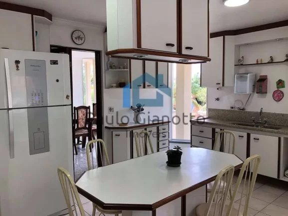 Imagem Casa à venda com ótima localização na Granja Viana