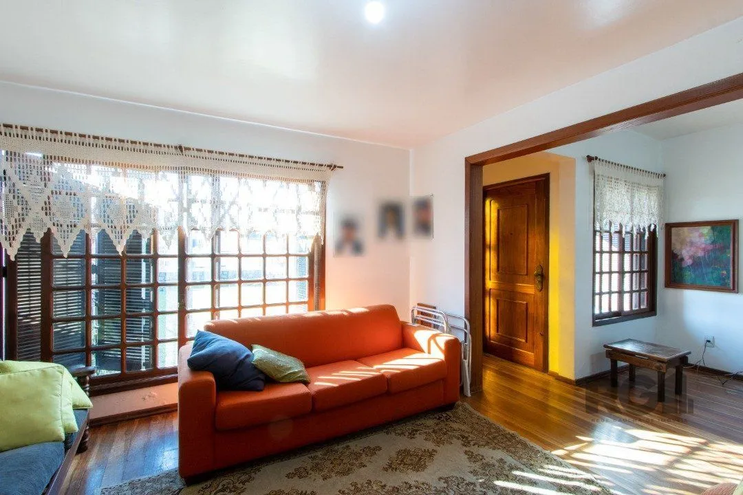 Imagem Casa para Venda - 300m², 3 dormitórios, sendo 1 suites, 4 vagas - Tristeza