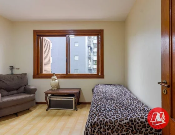 Imagem Cobertura no bairro Petrópolis, 3 dormitórios, suite. vagas e piscina. ,