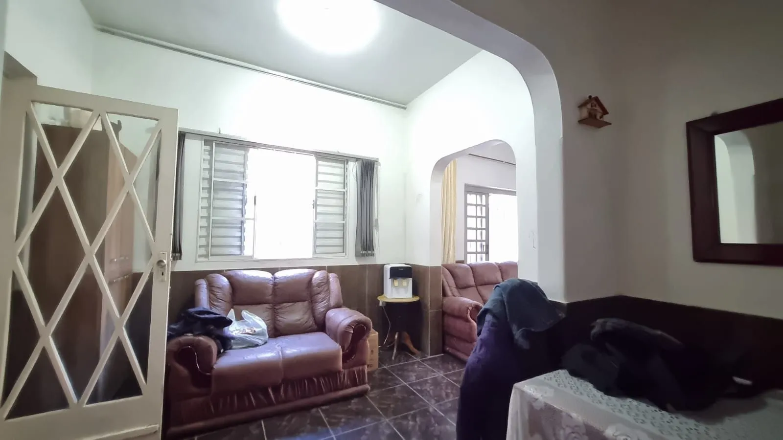 Imagem Casa Residencial de 2 pisos com 3 dormitórios , 2 banheiros + 1anexo com 2 aptos JKs , construído nos fundos do terreno no bairro Cidade Baixa/Azenha em Porto Alegre/RS.