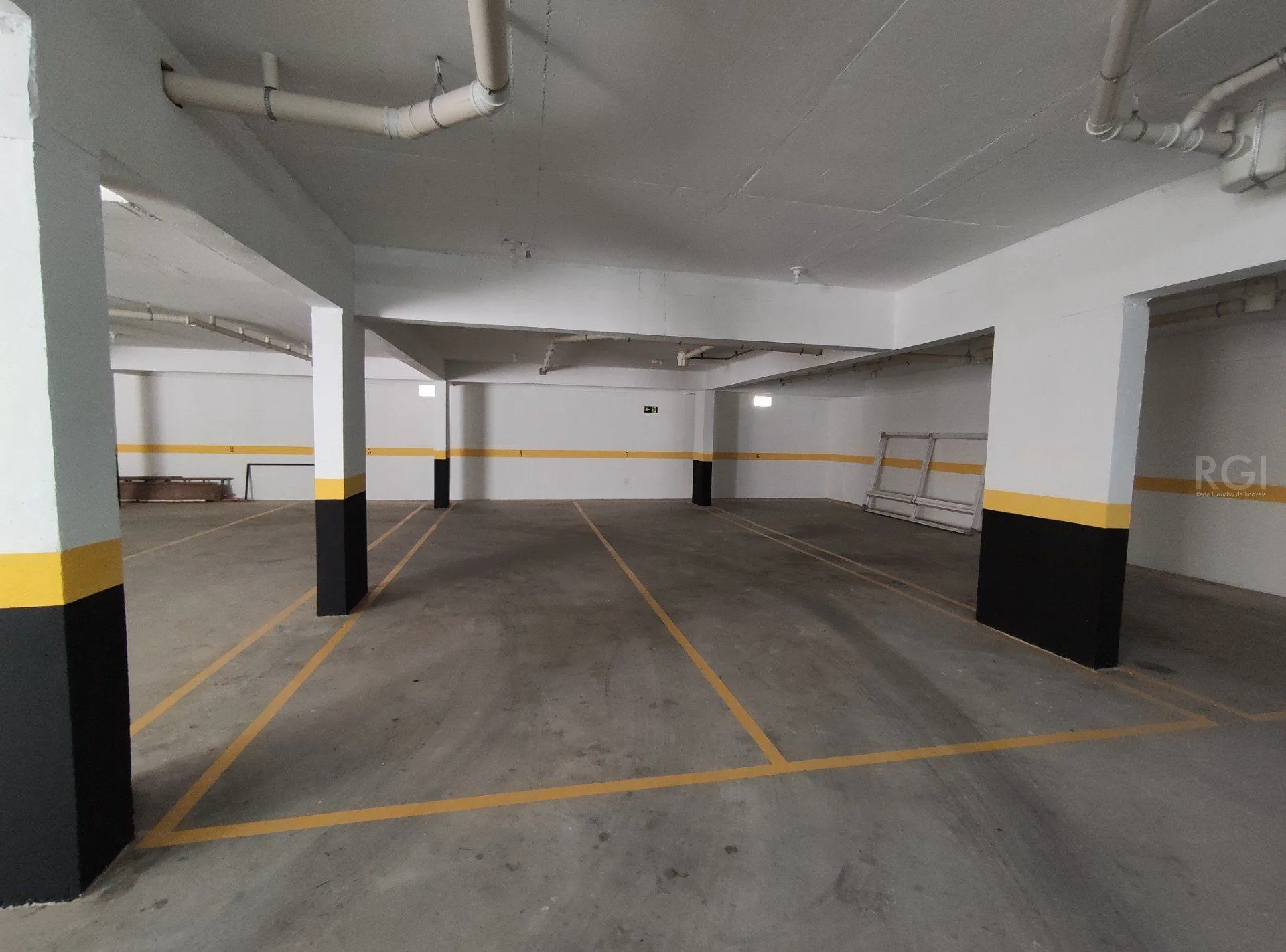 Imagem Duplex para Venda - 179.08m², 2 dormitórios, sendo 2 suites, 2 vagas - Petrópolis