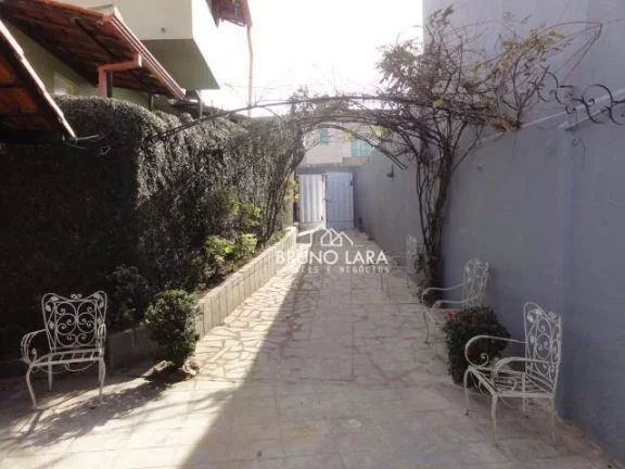Imagem Casa com 5 dormitórios para alugar, 100 m² por R$ 3.516,66/mês - Centro - Igarapé/MG