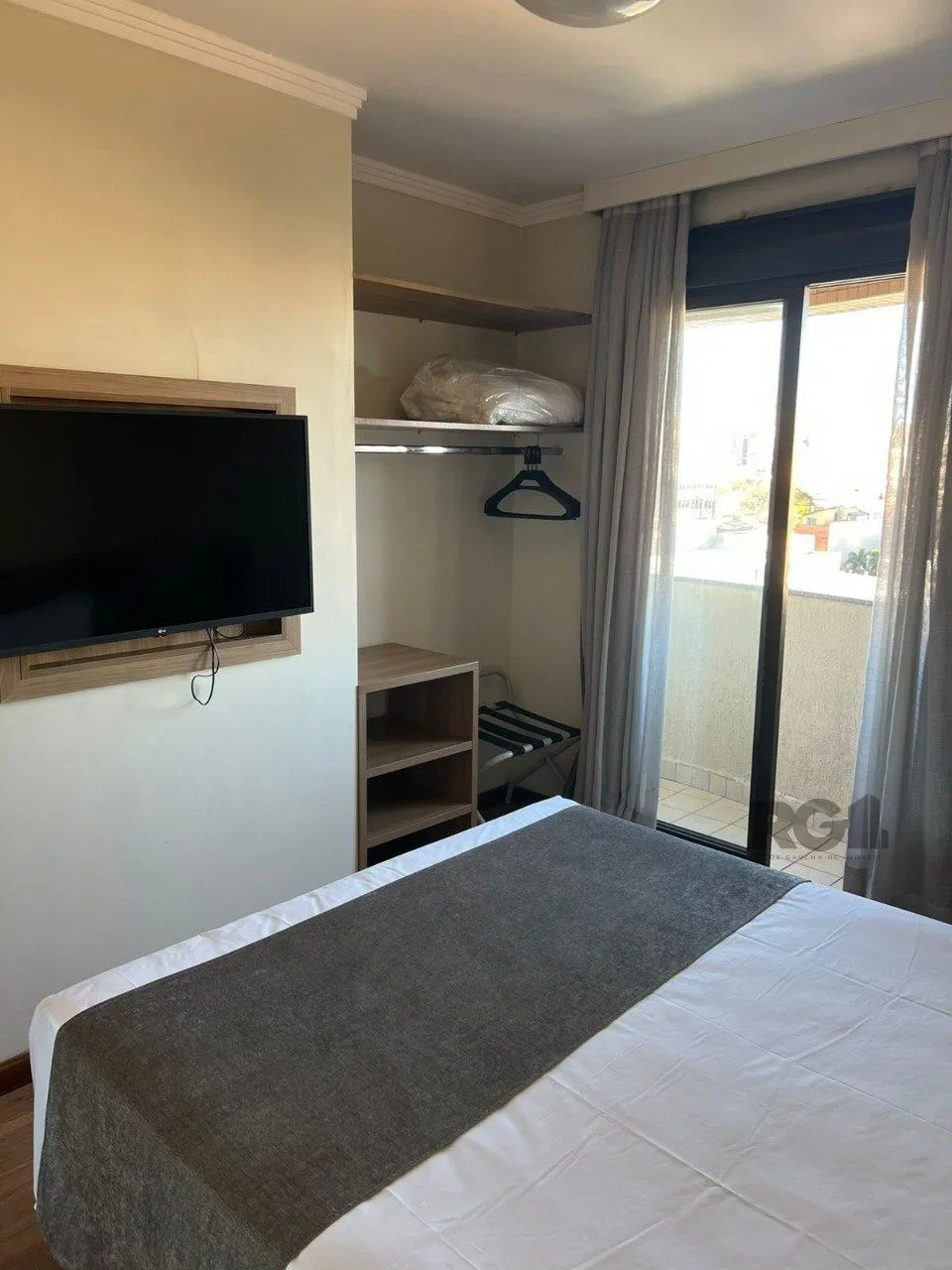 Imagem Flat semimobiliado, uma vaga, no bairro Praia de Belas em Porto Alegre