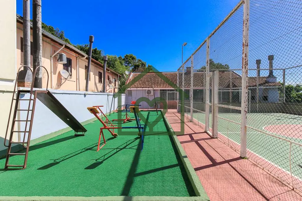 Imagem Casa em condomínio localizado próximo ao Hospital Vila Nova. Com 3 dormitórios, sendo 1 suíte, 8...