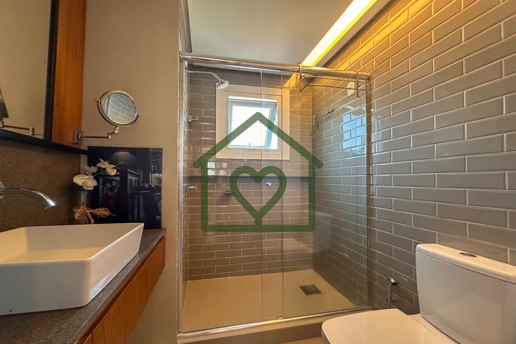 Imagem Excelente apartamento mobiliado, 2 dormitórios sendo 1 suíte, último andar com vista privilegiada...
