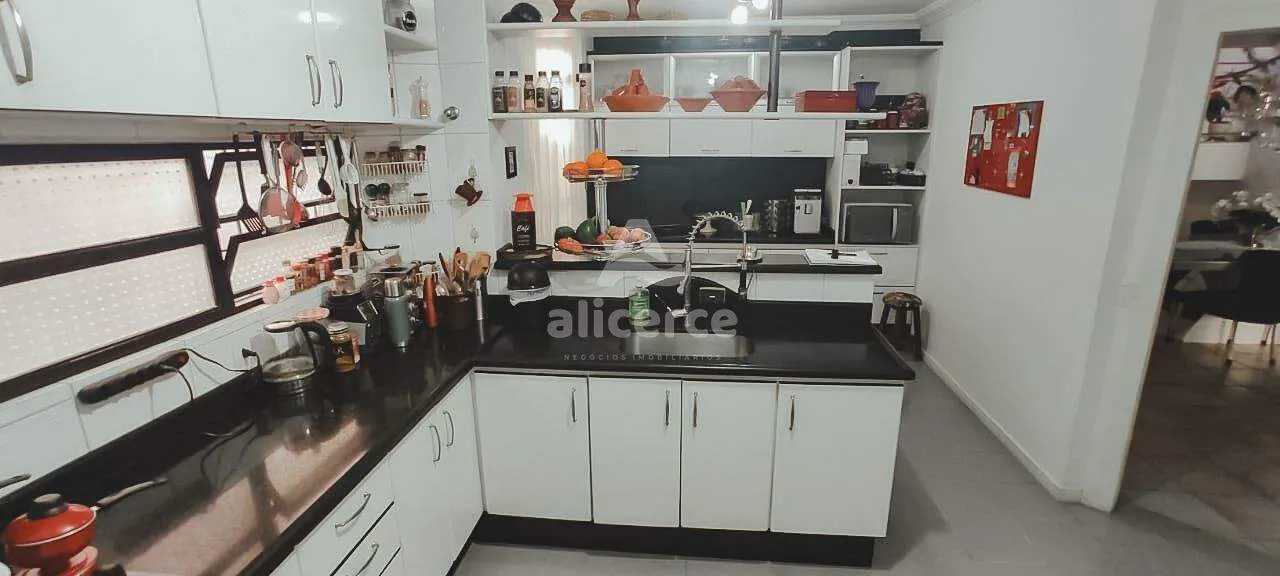Imagem Casa com 4 Dormitórios, Piscina e Espaço Gourmet em Rua Sem Saída - Conforto, Privacidade e Localização Privilegiada no Itaguaçu! - Florianópolis/SC