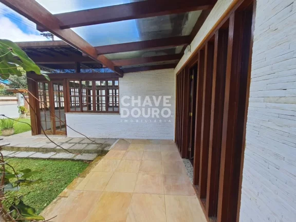 Imagem Casa em condomínio com 4 suítes em terreno plano no Comary!