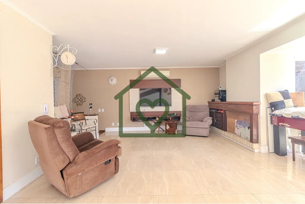 Imagem Cobertura duplex com 296 m² privativos, três dormitórios (sendo uma suíte) e três vagas de gara...