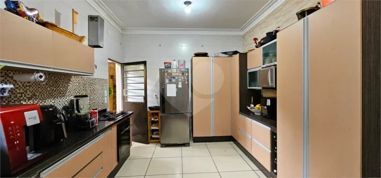 Imagem Casa para alugar com 5 quartos, sendo 2 suítes, em Alto da Lapa, São Paulo - SP