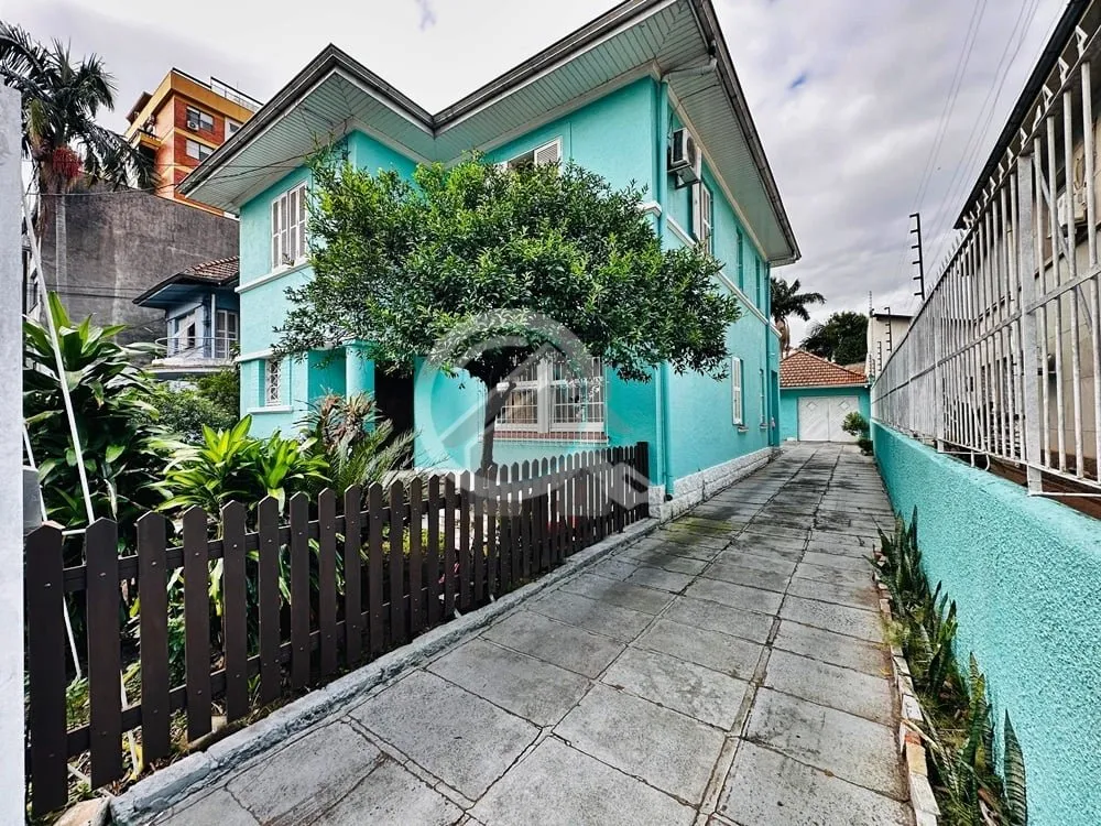 Imagem Casa, 2 pisos, no bairro Floresta, com 4 dormitórios, sala ampla, cozinha, 3 banheiros, lavabo. Vag...
