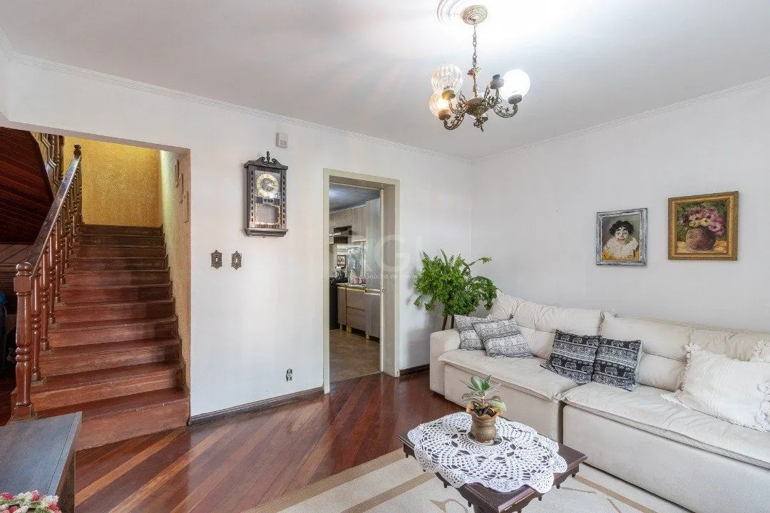 Imagem Casa para Venda - 280m², 3 dormitórios, sendo 1 suites, 2 vagas - Nonoai