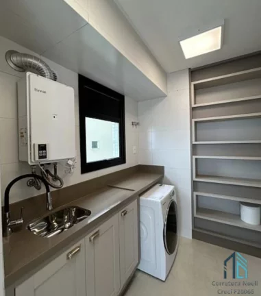 Imagem Apartamento Frente Mar, Semi mobiliado, 04 suítes, 04 vagas, Meia Praia em Itapema - SC