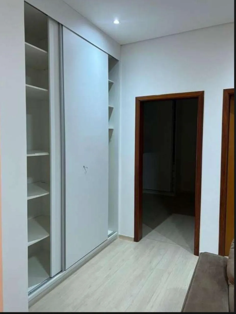 Imagem Excelente oportunidade de locação: Casa em condomínio de 3 quartos, 3 suítes, 4 salas, 4 vagas na cidade de Sorocaba-SP, bairro Iporanga