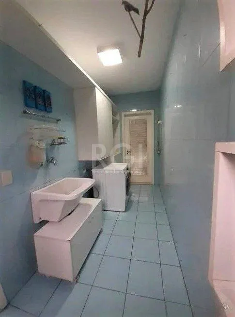 Imagem Casa com 233m², 2 dormitórios sendo 1 suíte, living com lareira, espaço gourmet com churrasqueira, pátio e 2 vagas de garagem no bairro Sarandi