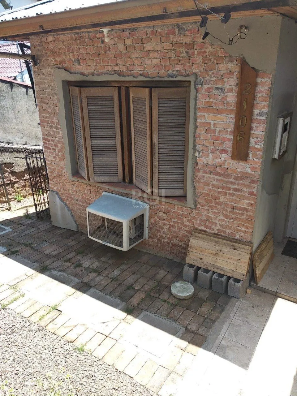 Imagem Casa 2 dormitórios, sala, banheiro garagem coberta, terreno 694m² bairro Camaquã, Porto Alegre/RS