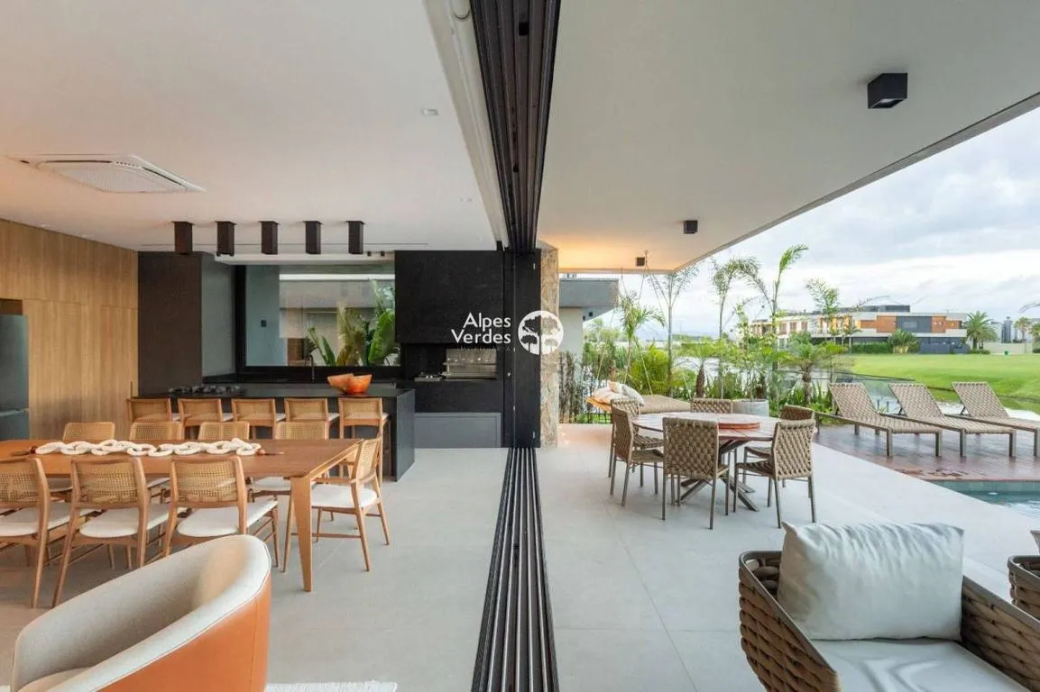Imagem Vende-se casa prox ao centro de Xangri-lá - 6 Quartos- Valor R$7.950.000,00
