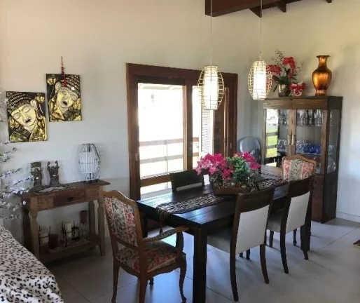 Imagem Casa de alto padrão em Garopaba-SC: conforto, privacidade e localização privilegiada!