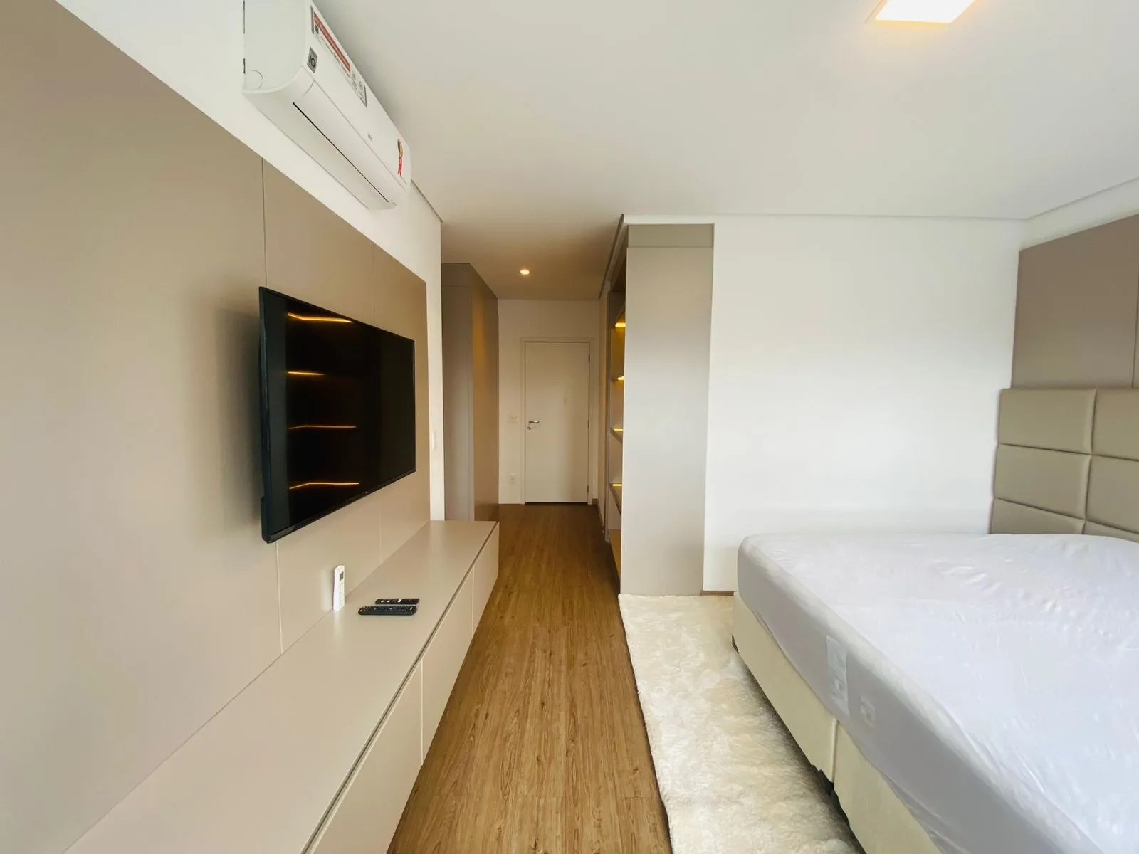 Imagem Apartamento para locação em São Paulo-SP, Green Valley Alphaville: 3 suítes, 2 salas, 4 banheiros, 4 vagas, 228m². Aproveite!