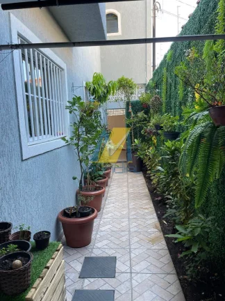 Imagem Sobrado amplo com 215m², 4 dormitórios e espaço gourmet - R$ 780 mil
