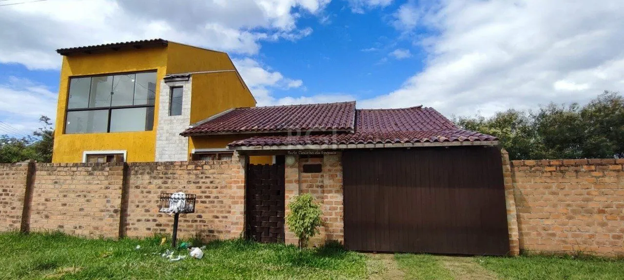 Imagem Casa com Piscina no bairro Lami