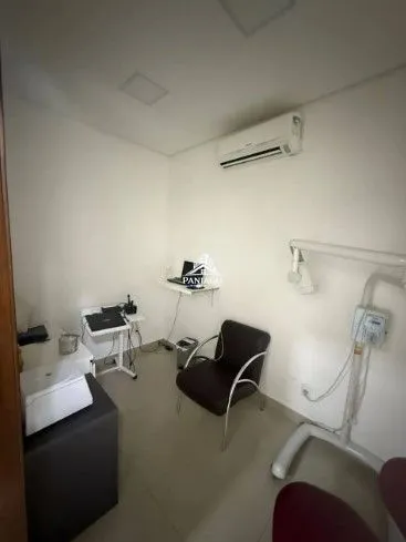 Imagem Ponto comercial no centro do cristo rei - com 7 salas e 2 casas nos fundos