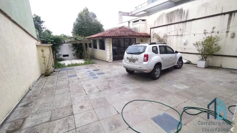 Imagem (Permuta ou financiamento) Casa a venda com amplo terreno, 04 quartos c/suíte, 05 vagas, salão de festas, no Tarumã em Curitiba PR