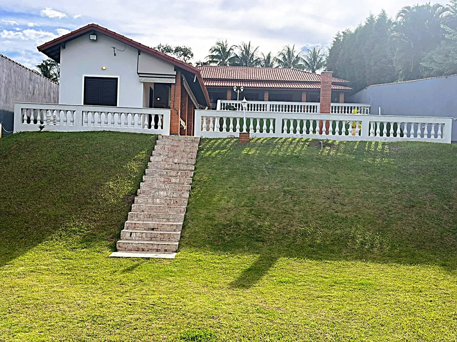 Imagem Chácara com 2.112,00m² Localizado no Condomínio Vitassay.