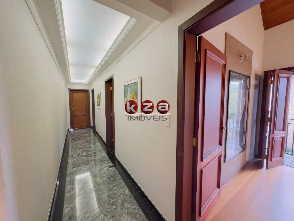 Imagem Casa de luxo a venda no Condomínio Reserva Colonial em Valinhos: 3 suítes + 1, 4 salas e amplo espaço gourmet com piscina.
