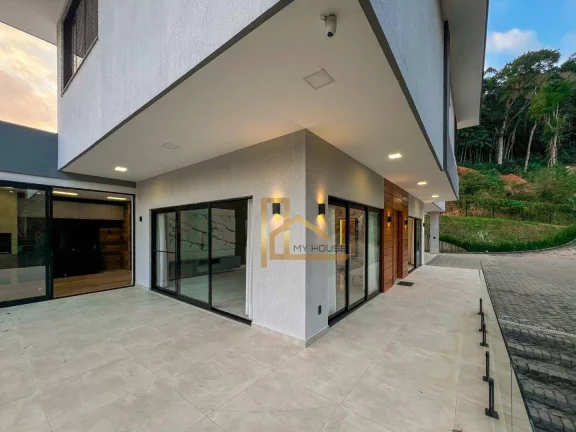 Imagem Casa com 3 Suítes em Condomínio Exclusivo – Conforto e Lazer Completo - 15 minutos do centro de Teresópolis