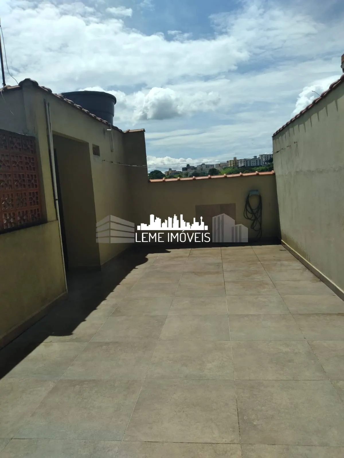 Imagem SOBRADO PARA RENDA OU MORADIA! COM ESCRITURA!