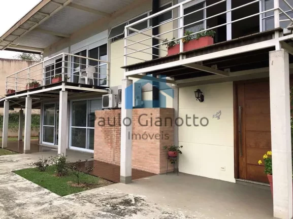 Imagem Casa Moderna à venda no Centro da Granja Viana
