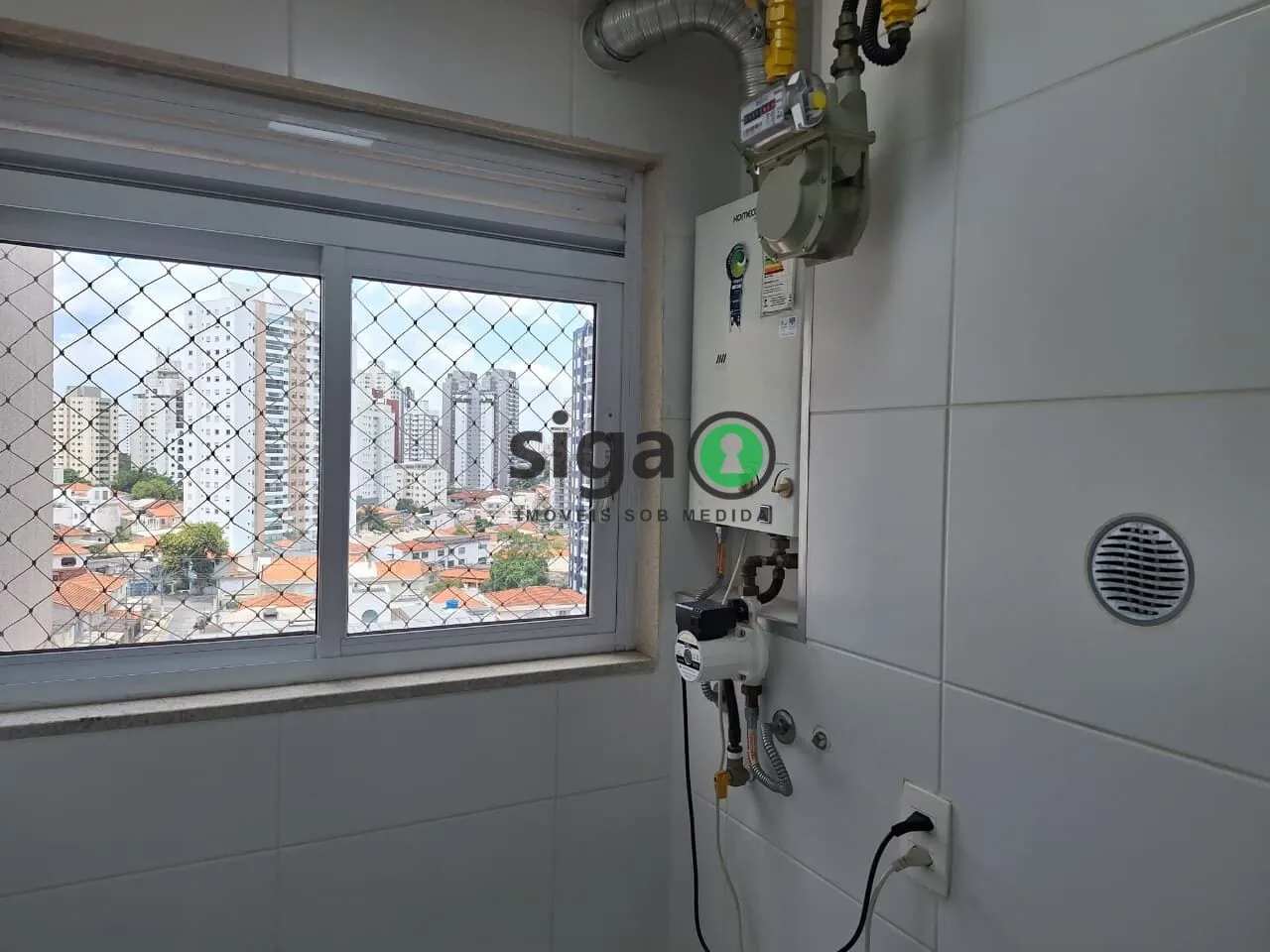 Imagem Apartamento reformado 2 Dormitórios com Suíte, Varanda e Vaga