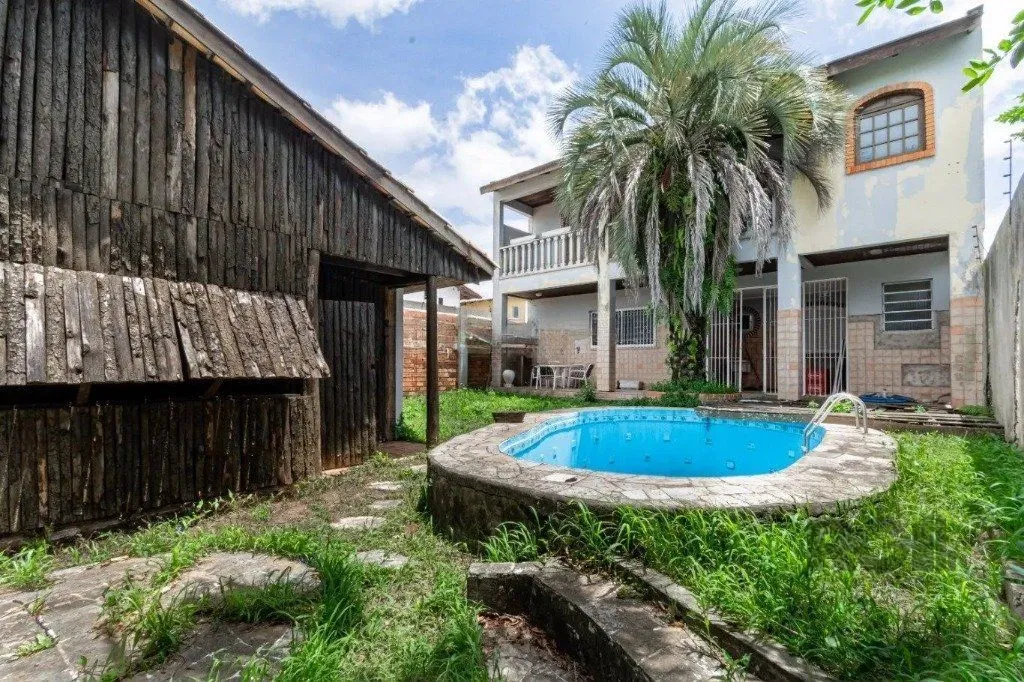 Imagem Casa com 3 dormitórios no bairro Passo das Pedras