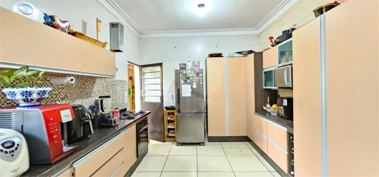 Imagem Casa para alugar com 5 quartos, sendo 2 suítes, em Alto da Lapa, São Paulo - SP