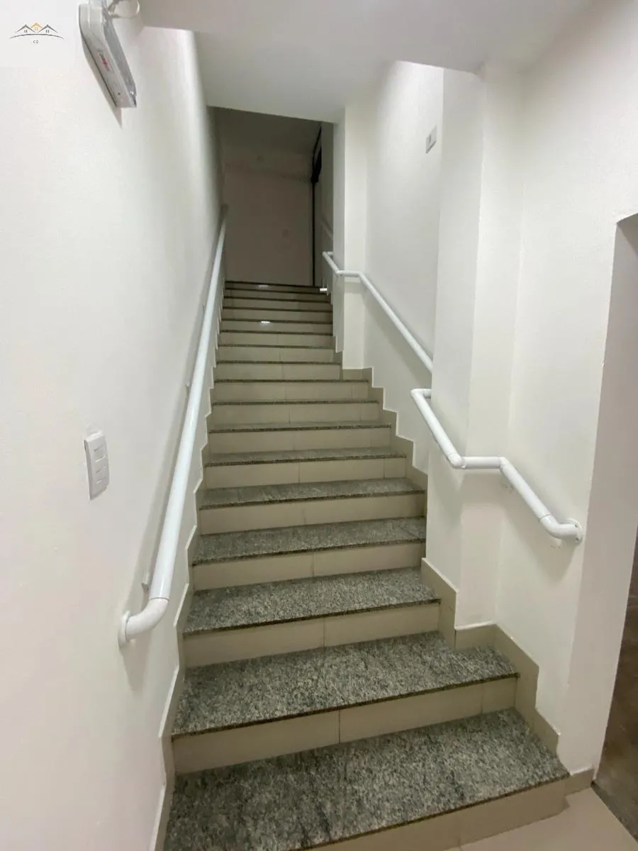 Imagem Galpão Comercial para locação em Osasco Vl. Osasco 300m² + 50m² de Mezanino