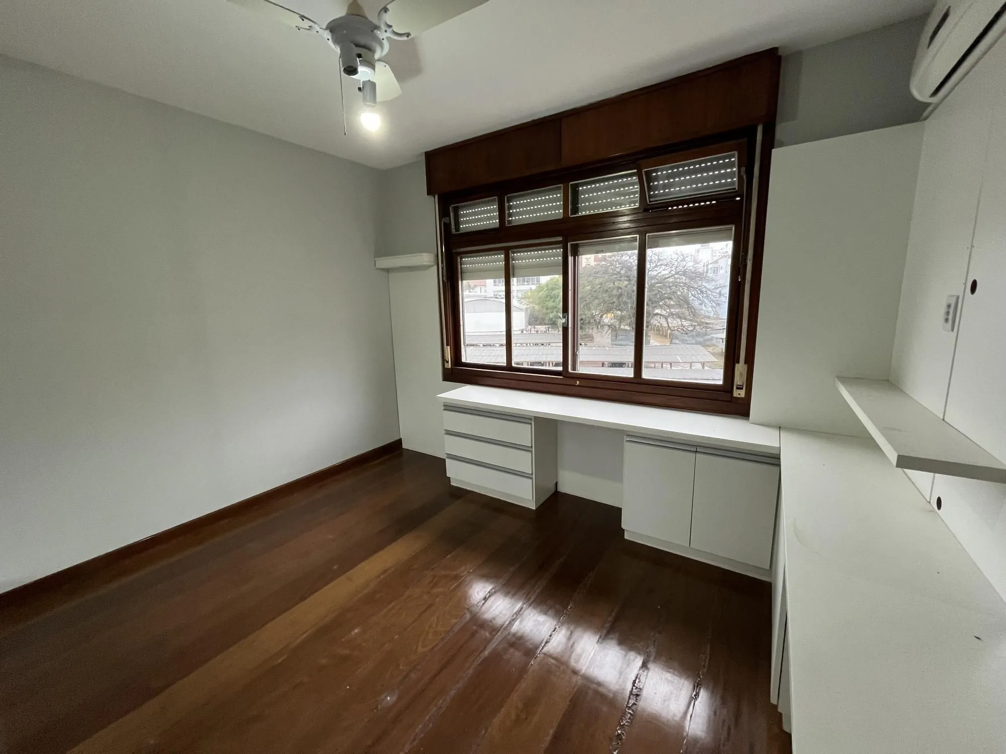 Imagem Apartamento de 3 quartos, suíte e 2 vagas de garagem no bairro Farroupilha POA