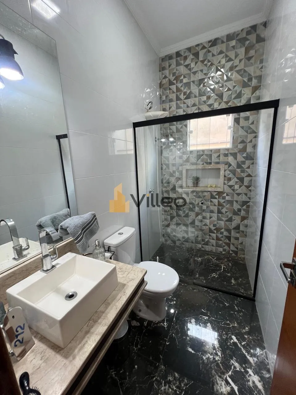Imagem Esta casa no CondomínioHelena Maria, próximo à Avenida Elias Maluf, oferece um ambiente confortá...