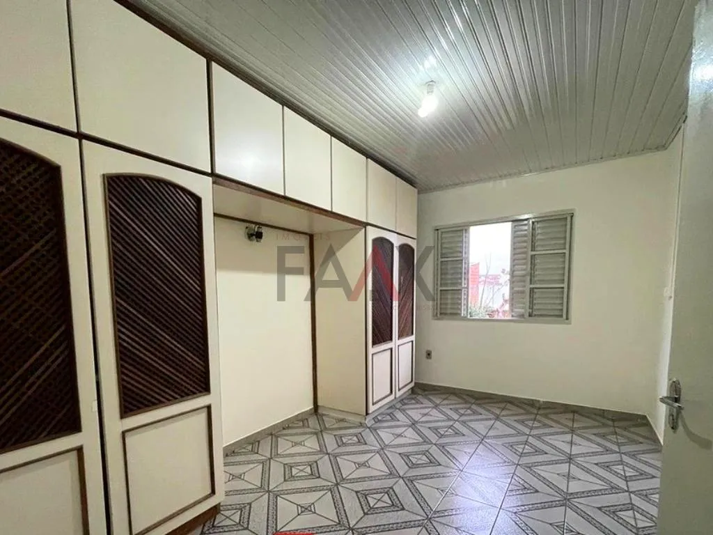 Imagem Casa para Venda no Bairro Trianon, com 3 Quartos 1 sendo Suíte