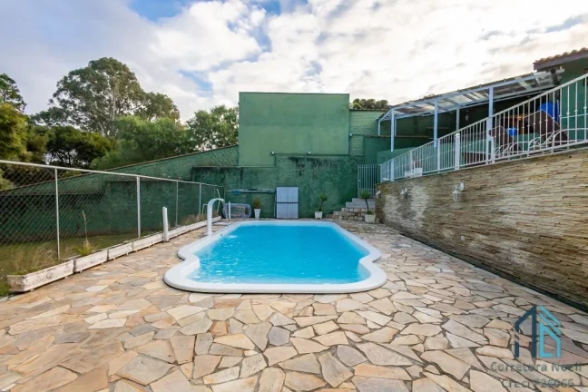 Imagem Casa Alto Padrão, amplo terreno, 03 quartos c/suíte, piscina, 8 vagas, em Santa Felicidade Curitiba PR