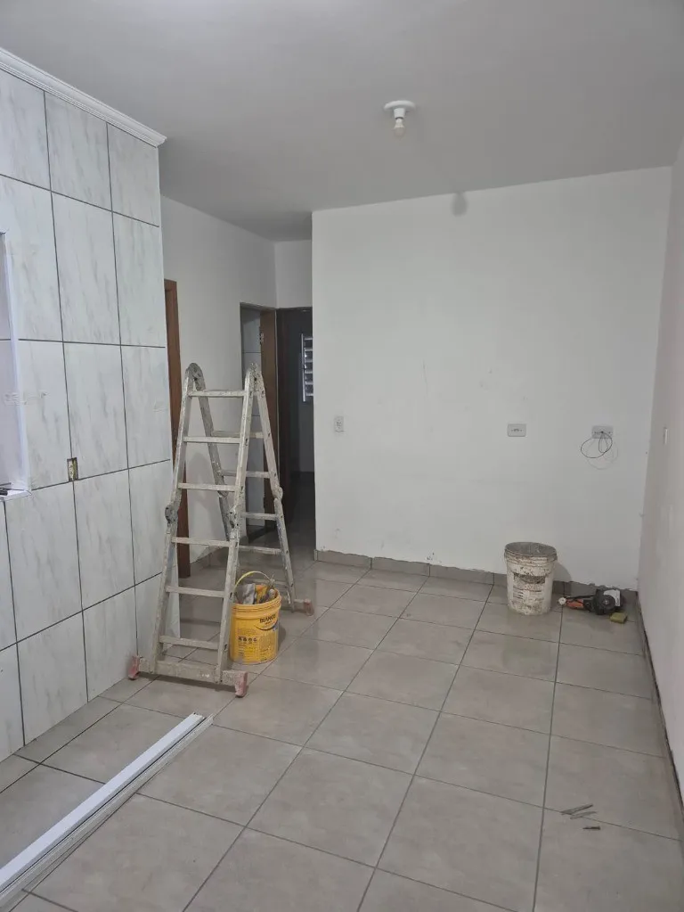 Imagem Aluguel de Apartamento em Santo André-SP, Cidade São Jorge - 2 quartos, 1 banheiro, 1 vaga, 45m² de área.