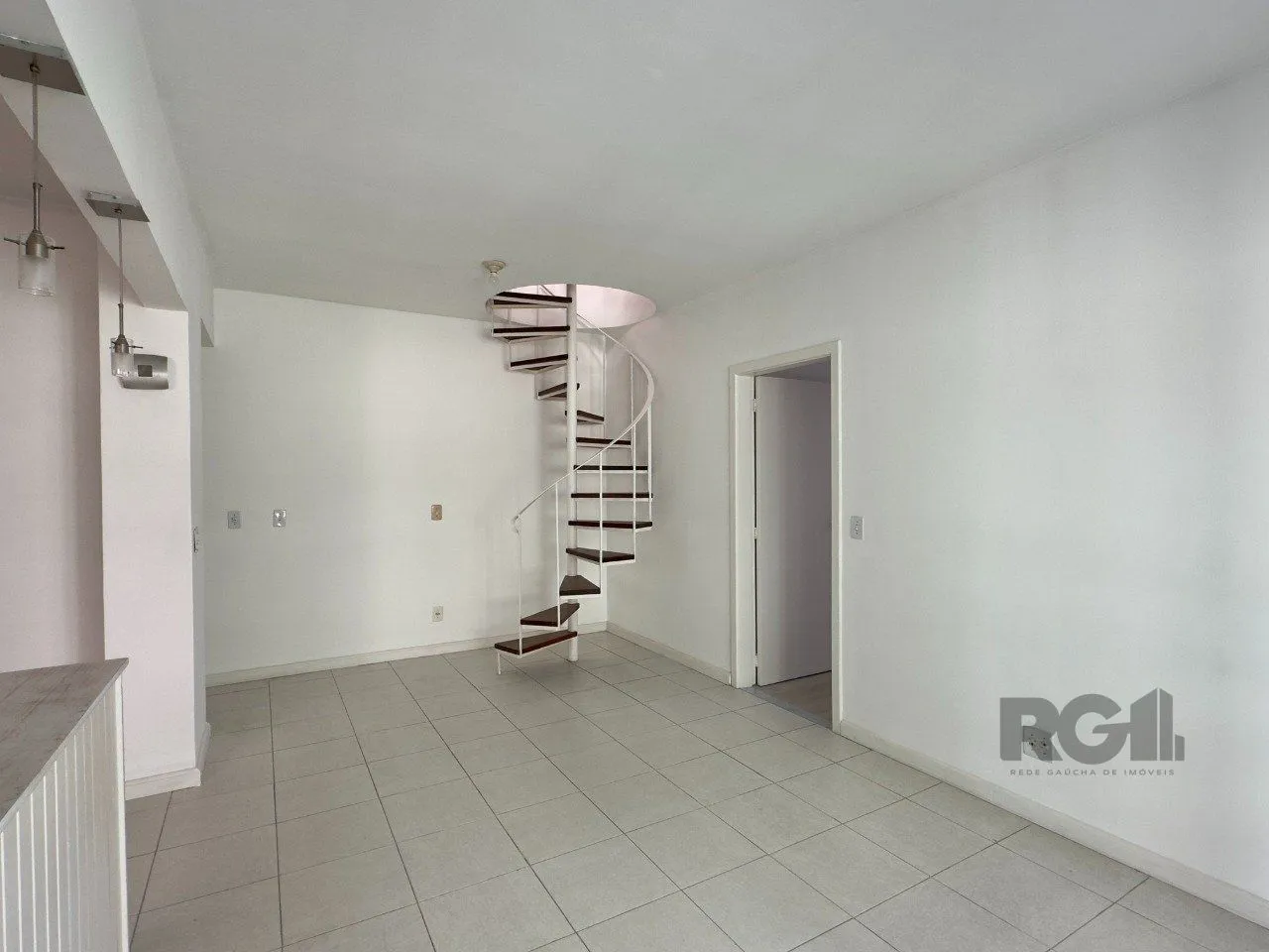 Imagem COBERTURA COM 174M², DE FRENTE, 3 DORMITÓRIOS, EM ÓTIMA LOCALIZAÇÃO NO MENINO DEUS