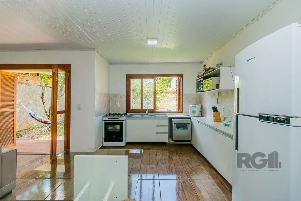 Imagem Casa de 2 dormitórios com 98m² no Bairro Lomba do Pinheiro