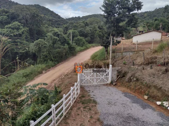 Imagem Chácara com 3 dormitórios à venda, 27000 m² por R$ 450.000,00 - Paiol Queimado - Camanducaia/MG