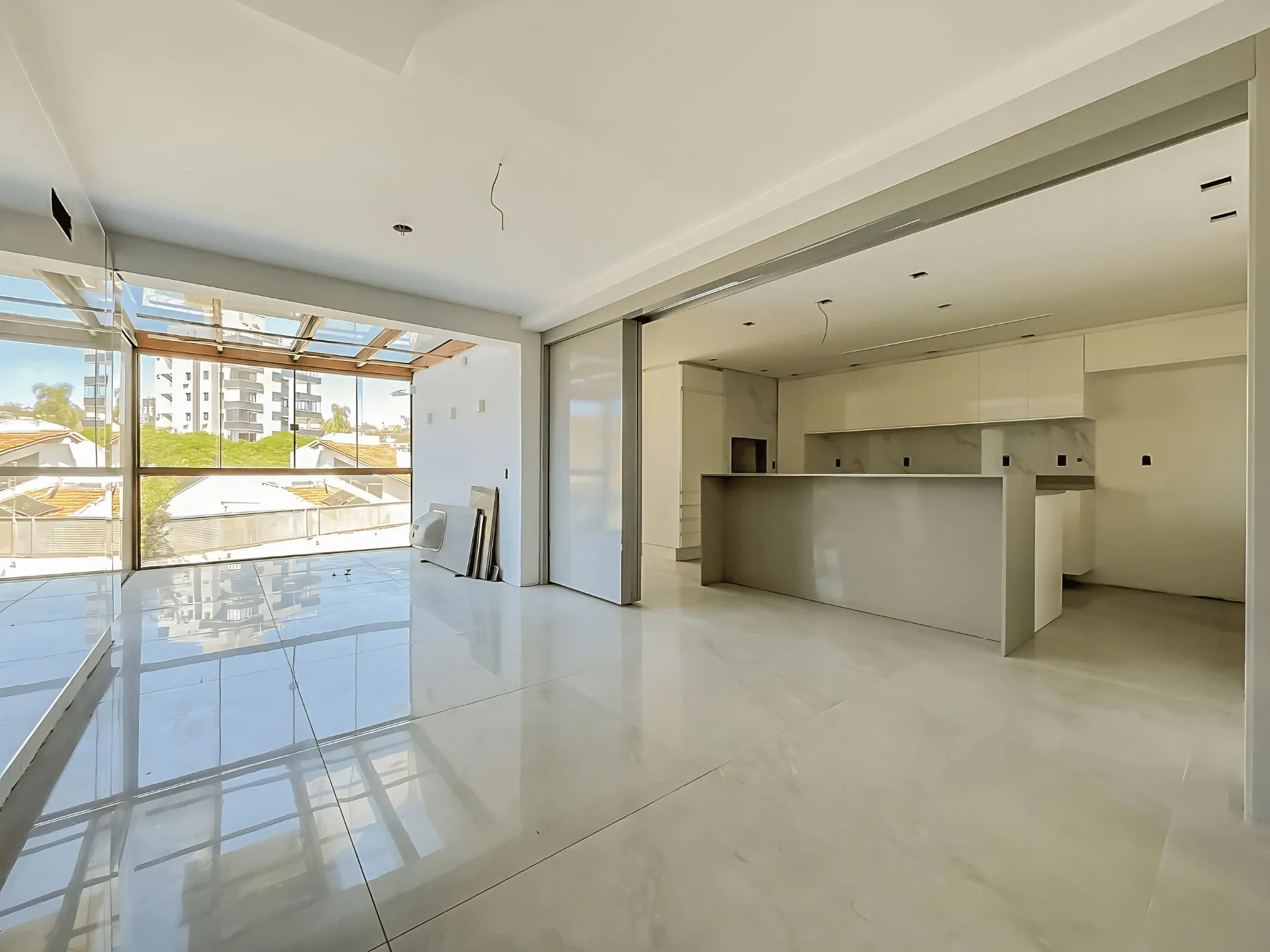 Imagem Casa Reformada com Piscina, 370m², 2 Suítes com Closet no Três Figueiras - POA