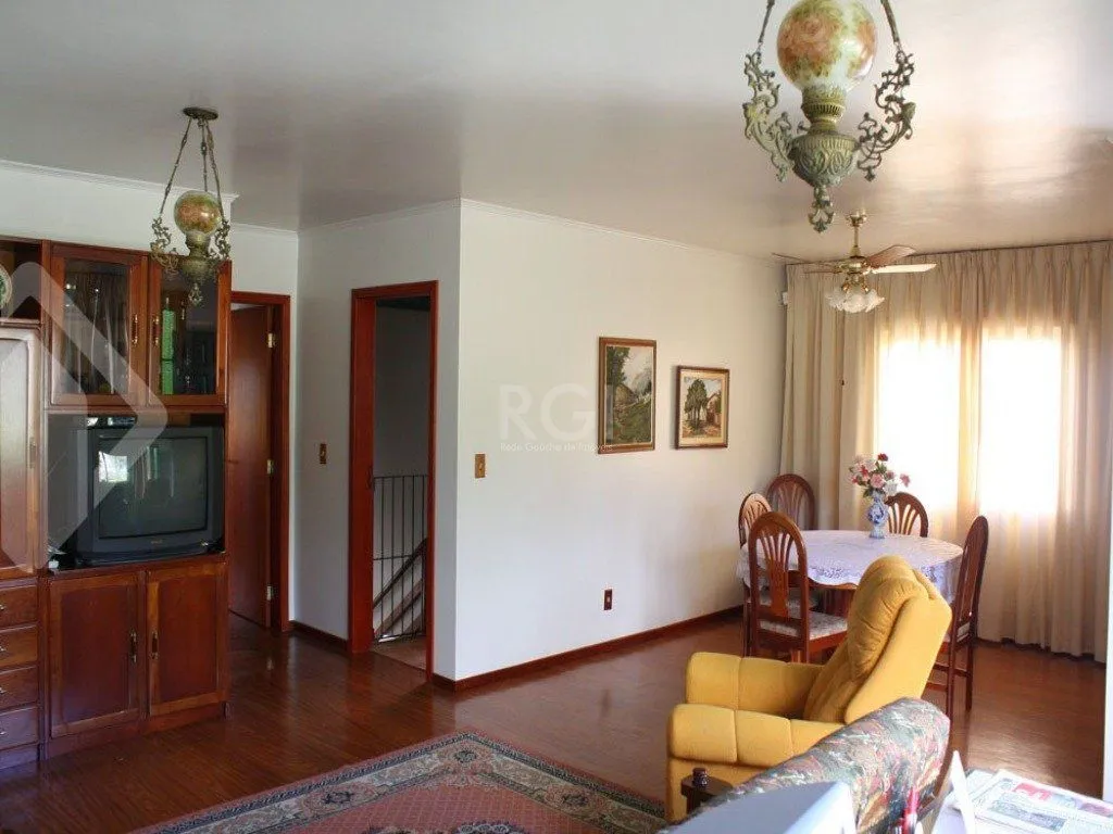 Imagem Casa para Venda - 246.24m², 5 dormitórios, sendo 1 suites, 4 vagas - Rubem Berta