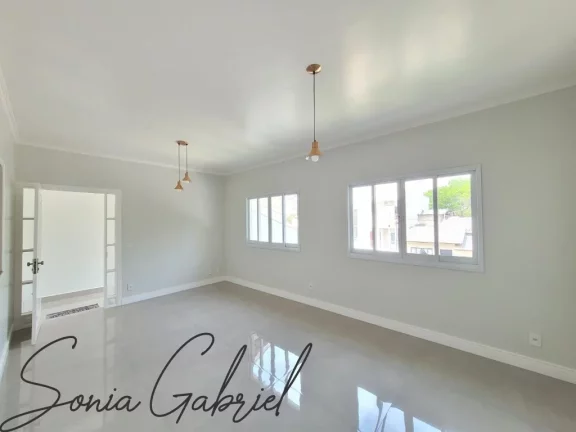 Imagem Imperdível! Casa à venda em Vinhedo-SP, bairro Nova Vinhedo. 3 quartos, 1 suíte, 2 salas, 3 banheiros, 4 vagas, 259m².